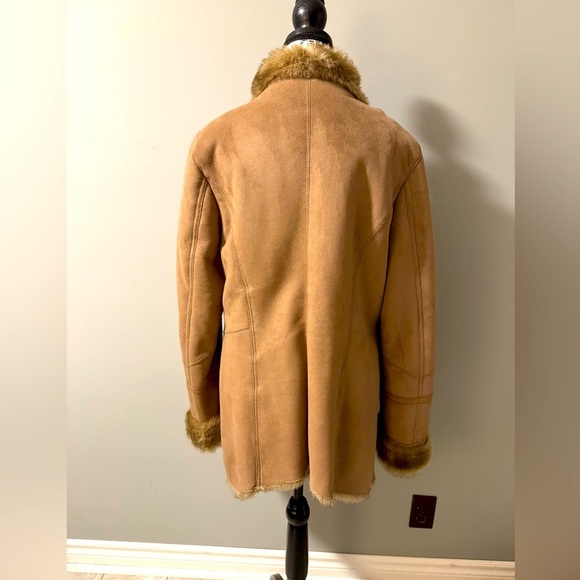 Elegant Tan Coat with Faux Fur Trim - Picture 2 of 8